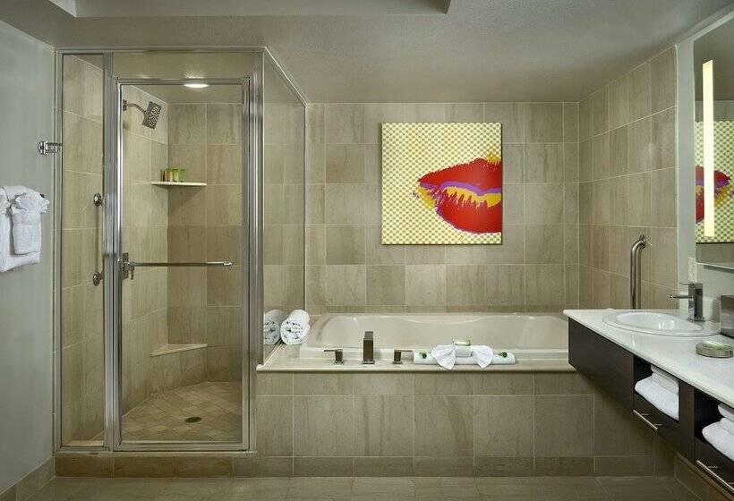 标准间, The Strat Hotel, Casino & Tower