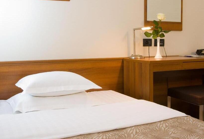 חדר בסיסי, Laguna Zagreb