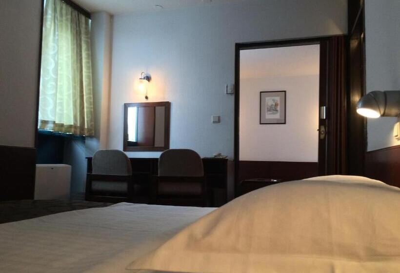 סוויטה משפחתית, Laguna Zagreb