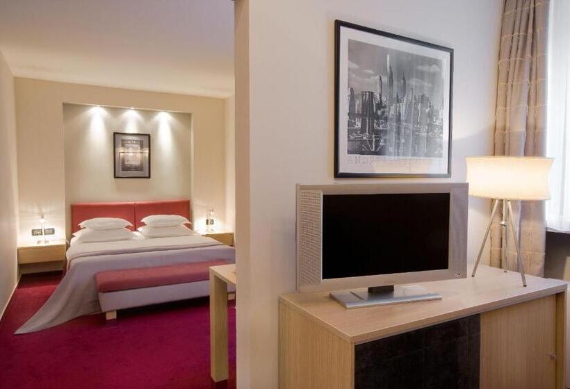 סוויטה משפחתית, Laguna Zagreb