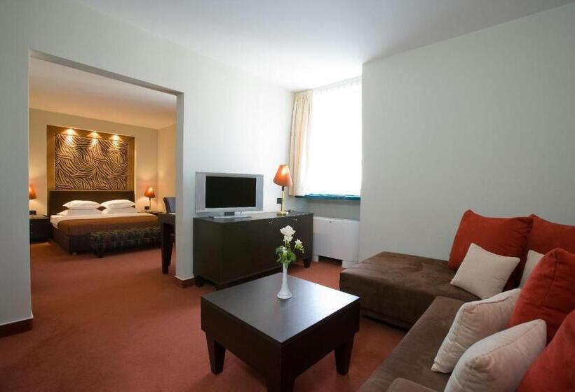 סוויטה משפחתית, Laguna Zagreb