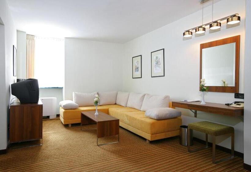 סוויטה, Laguna Zagreb