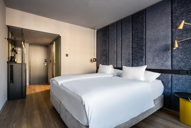 اتاق پرمیوم, Exe Lev