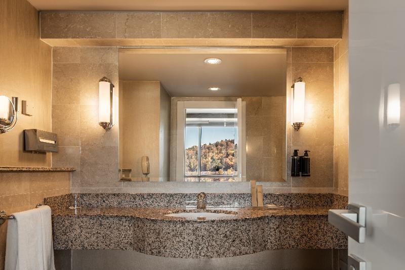 سوییت اجرایی, Exe Lev