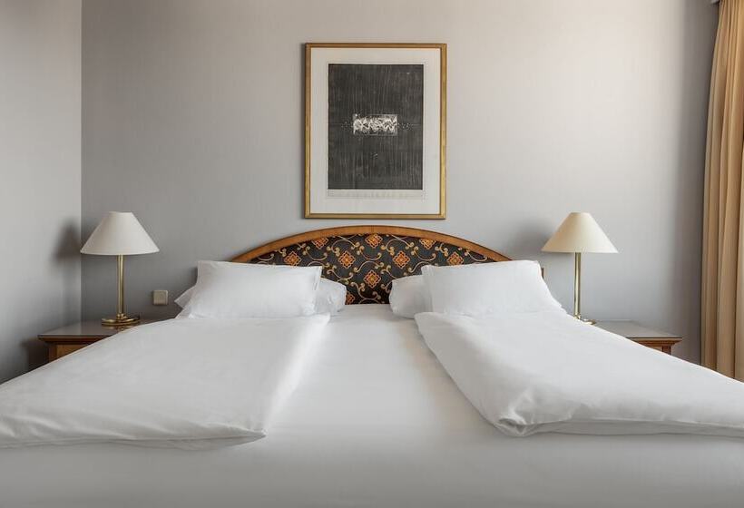 اتاق کلاسیک, Exe Lev