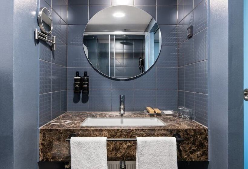 اتاق پرمیوم, Exe Lev