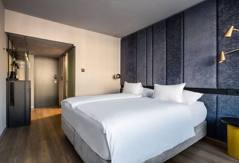 اتاق پرمیوم, Exe Lev