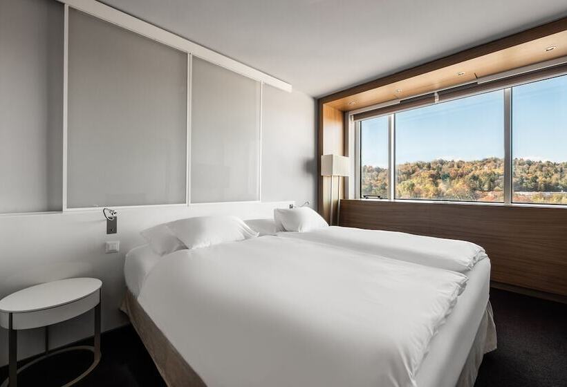 سوییت اجرایی, Exe Lev