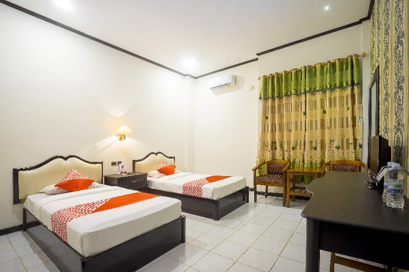 이코노미 룸, Malin