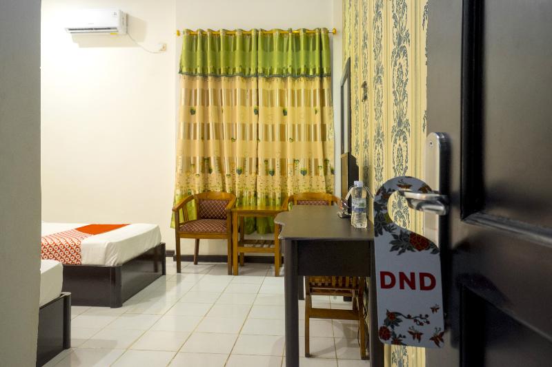 이코노미 룸, Malin