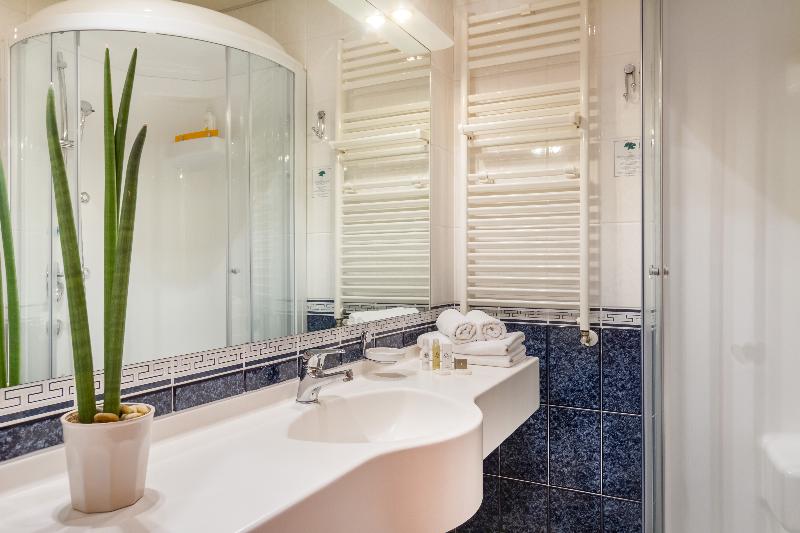 컴포트 룸, Malin