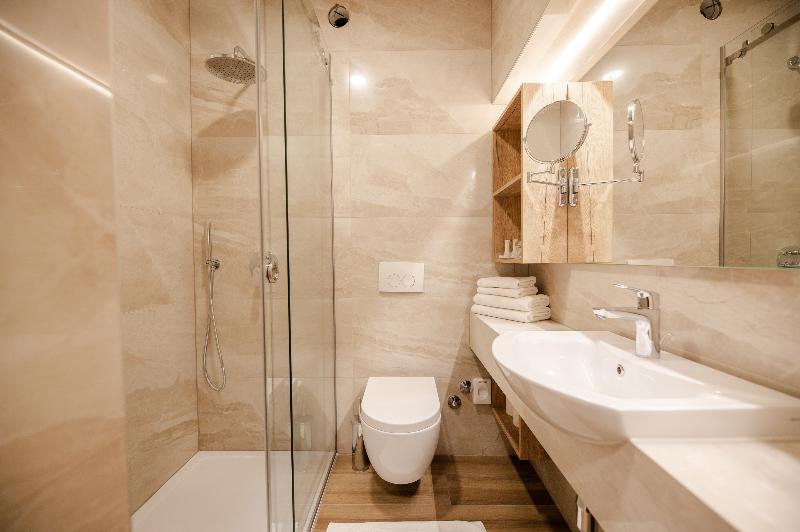 패밀리 룸, Malin