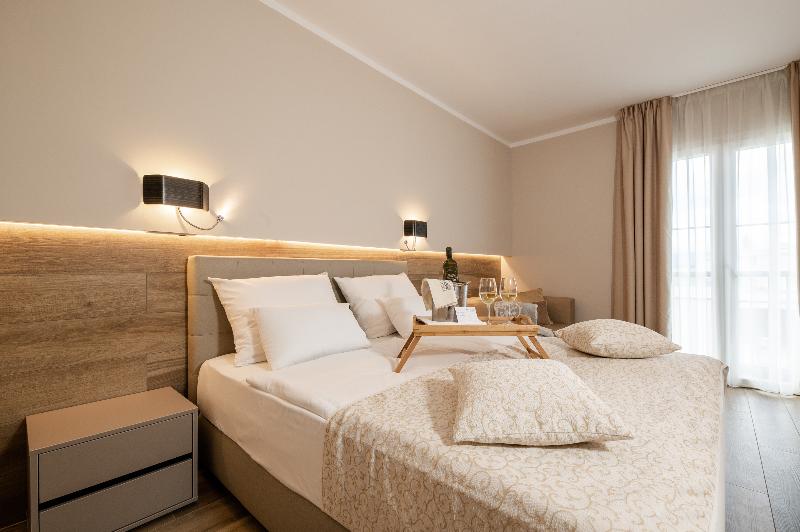 패밀리 룸, Malin