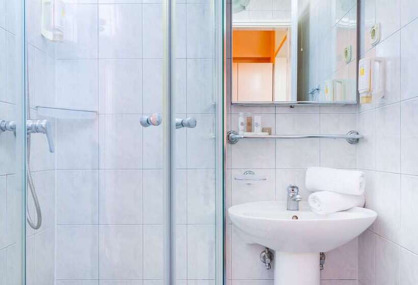 패밀리 룸, Malin