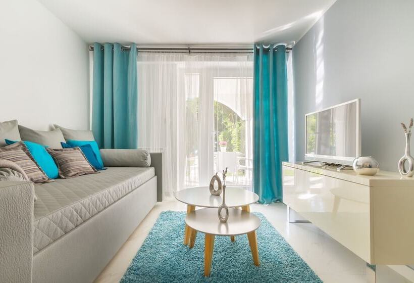 패밀리 스위트, Malin