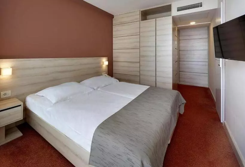 اتاق کلاسیک یک تخته, Materada Plava Laguna