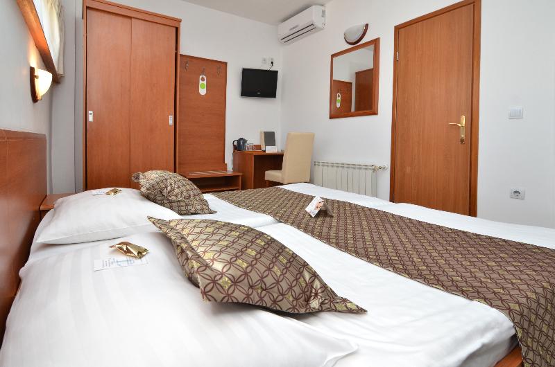 이코노미 룸, Neboder