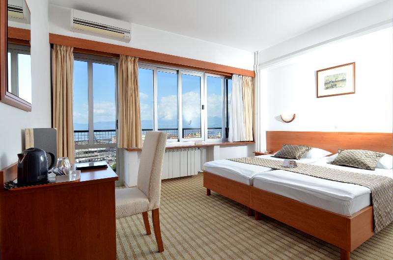 스탠다드 룸, Neboder