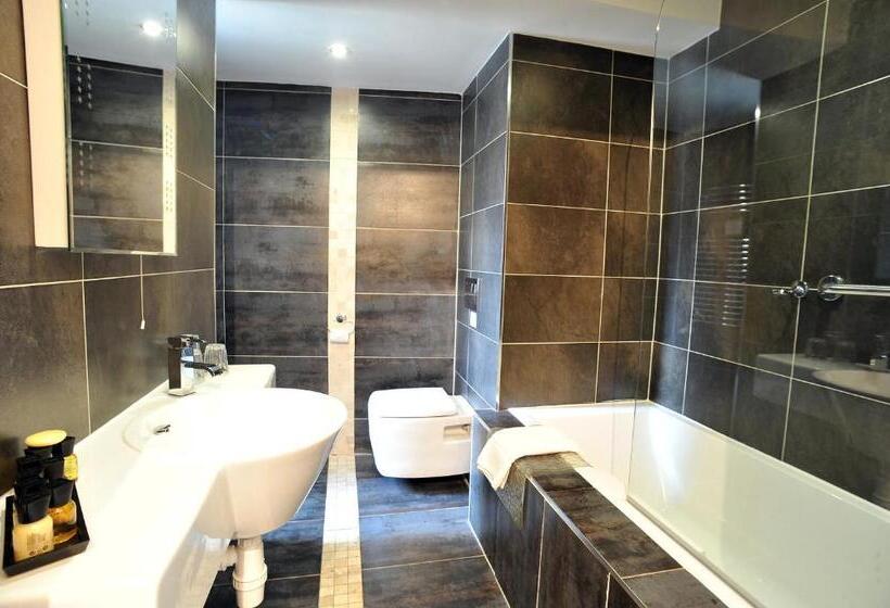 اتاق خانوادگی, The Kings Arms