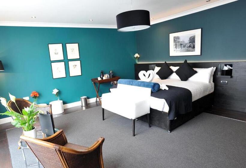 اتاق اجرایی با تخت بزرگ, The Kings Arms