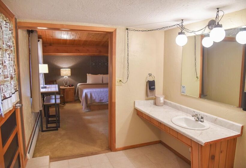 חדר קלאסי מיטה זוגית, Alpine Lodge Red River