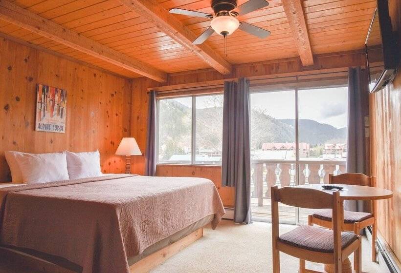 Номер Классика Двуспальная Кровать, Alpine Lodge Red River
