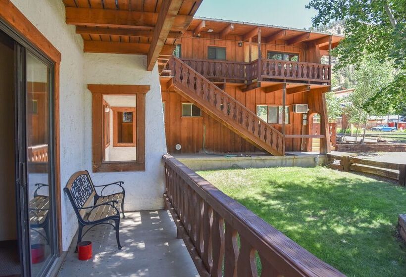 חדר סטנדרט שתי מיטות זוגיות, Alpine Lodge Red River