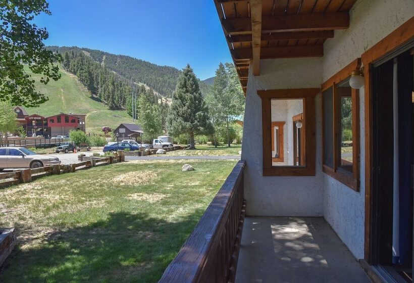 חדר סטנדרט שתי מיטות זוגיות, Alpine Lodge Red River