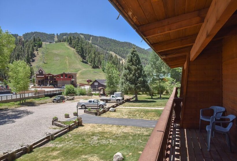 חדר סטנדרט שתי מיטות זוגיות, Alpine Lodge Red River