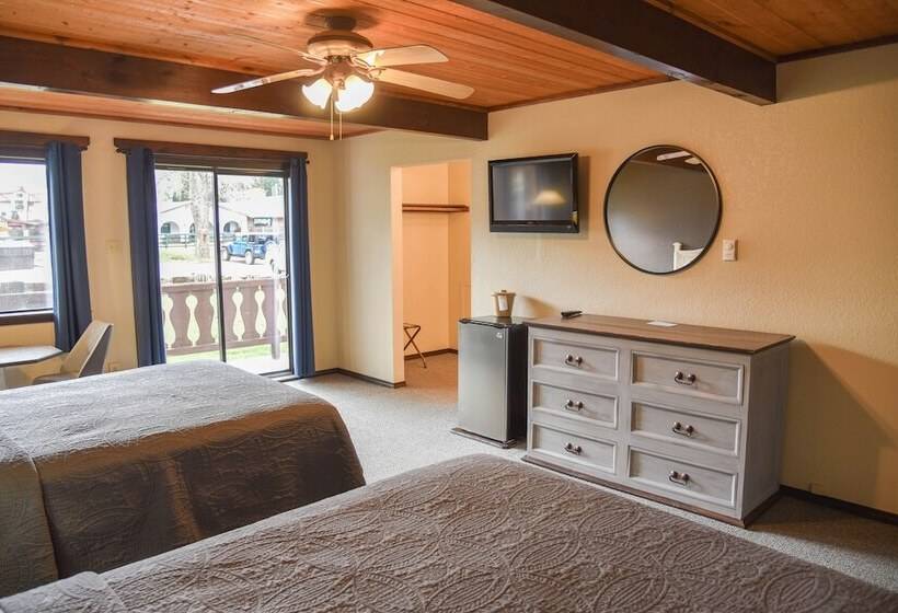 חדר סטנדרט שתי מיטות זוגיות, Alpine Lodge Red River