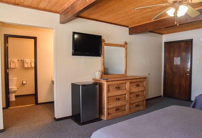 חדר סטנדרט שתי מיטות זוגיות, Alpine Lodge Red River