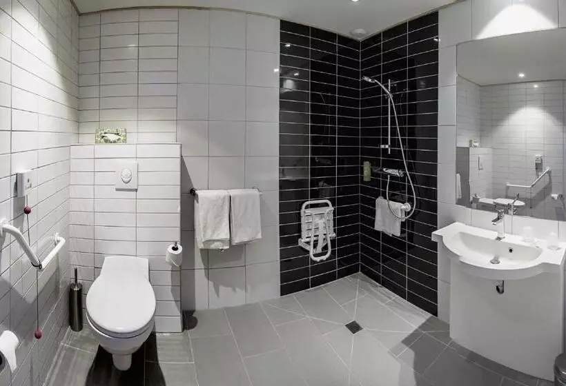 身障者適用スタンダードルーム, Holiday Inn Express Lille Centre, An Ihg