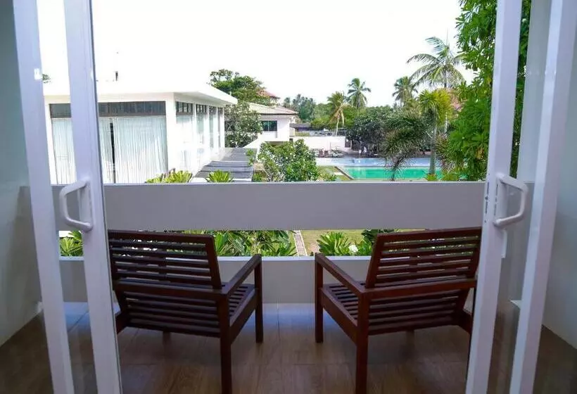 Deluxe-huone Allasnäkymä, Pegasus Reef   A Beach Resort In Colombo