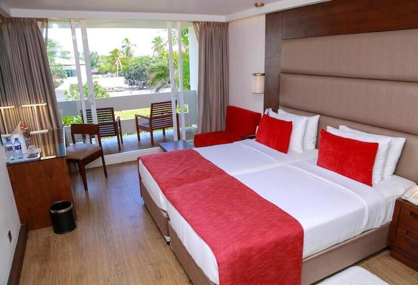 Номер Deluxe Вид на Бассейн, Pegasus Reef   A Beach Resort In Colombo