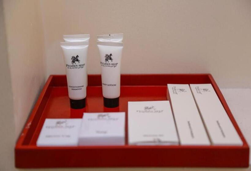 Chambre Deluxe Vue Piscine, Pegasus Reef   A Beach Resort In Colombo