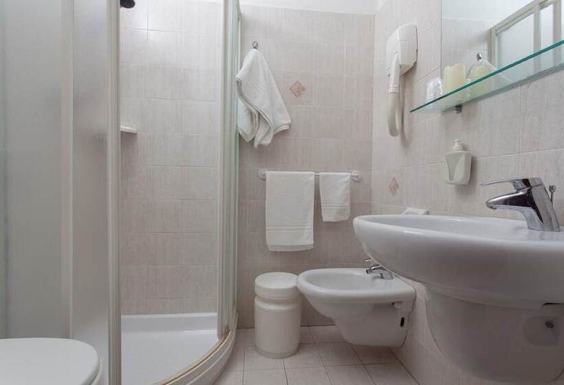 غرفة قياسية, Santa Martina