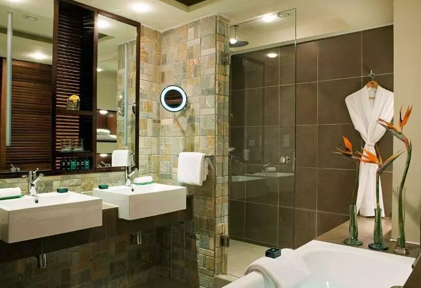 اتاق لوکس با تخت بزرگ, Sofitel Mauritius L Imperial Resort & Spa
