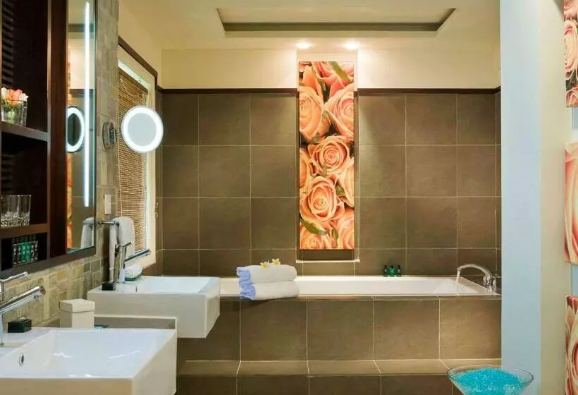 اتاق لوکس با تخت بزرگ, Sofitel Mauritius L Imperial Resort & Spa