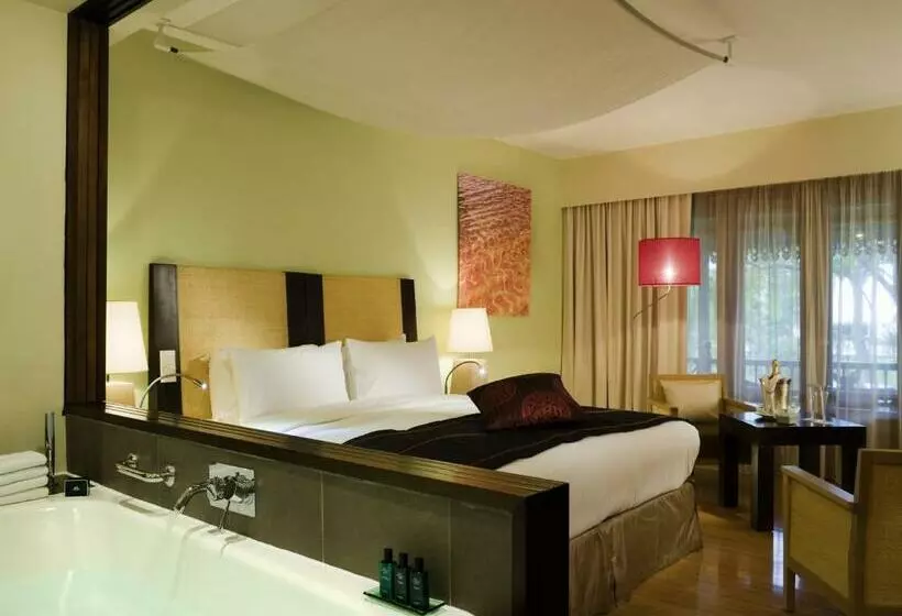 اتاق سوپریور با تخت بزرگ, Sofitel Mauritius L Imperial Resort & Spa