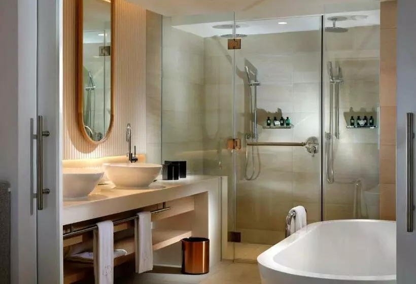 سوییت, Sofitel Mauritius L Imperial Resort & Spa