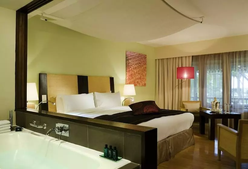 اتاق لوکس با چشم‌انداز, Sofitel Mauritius L Imperial Resort & Spa
