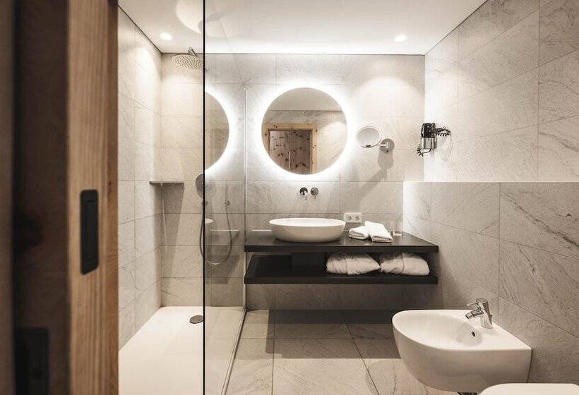 スーペリアールーム, Strasserwirt   Ansitz Zu Tirol