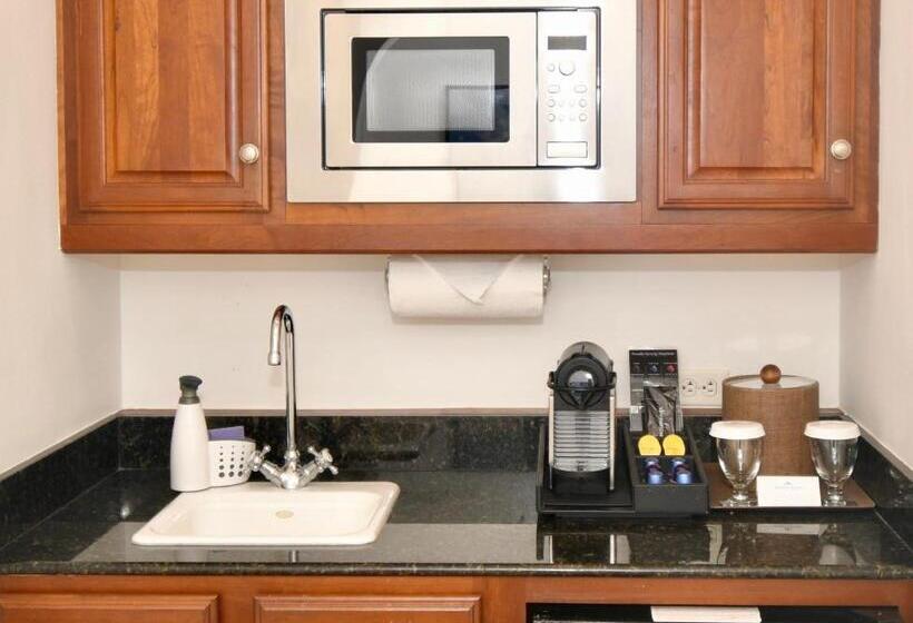 מיטת קינג בסוויטה, Harbour Village Beach Club