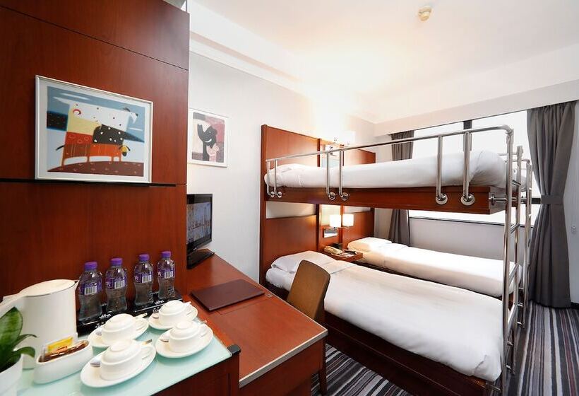 اتاق خانوادگی, B P International