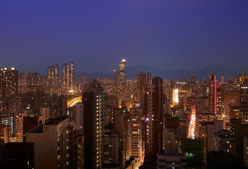 اتاق خانوادگی, B P International