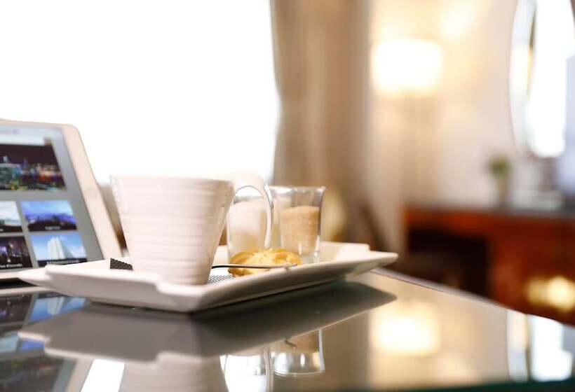 اتاق اجرایی, B P International