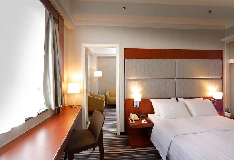 سوییت, B P International