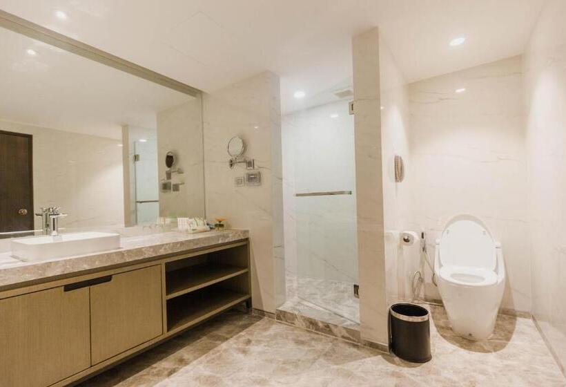 Четырехместный Номер Стандарт, Centara Riverside Hotel Chiang Mai