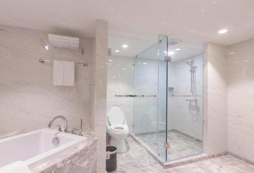 Четырехместный Номер Стандарт, Centara Riverside Hotel Chiang Mai