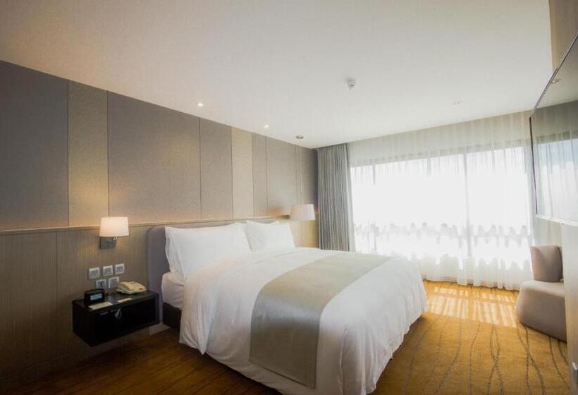 Четырехместный Номер Стандарт, Centara Riverside Hotel Chiang Mai